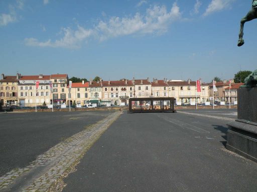  petits immeubles vus depuis la cour du château